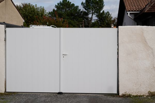 Vinyl Gate Restoration