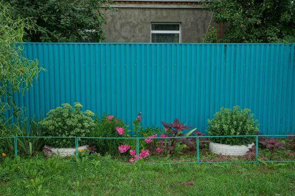 Metal Garden Fence Assembly