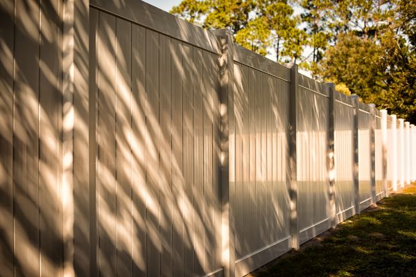 Custom Vinyl Fence Service