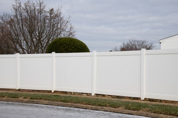 Solid Vinyl Fence Installation - Solid Vinyl Fence Installation Elk Grove, California
